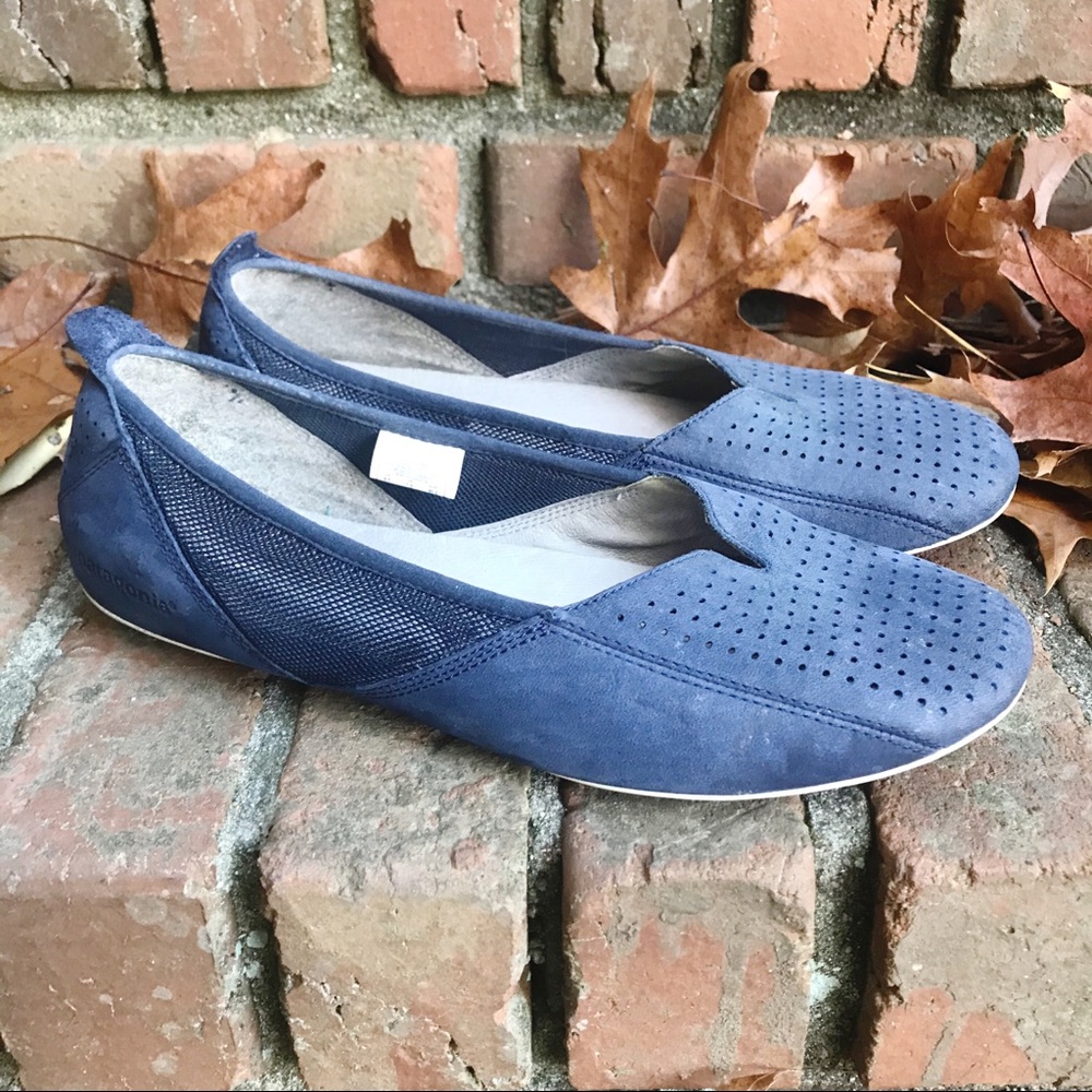 [Patagonia] Navy Perforated Suede Slip On Flats